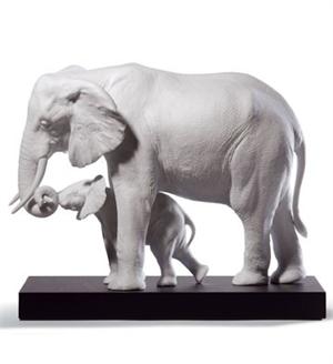 Lladro - Leading the Way (White) - 01008695